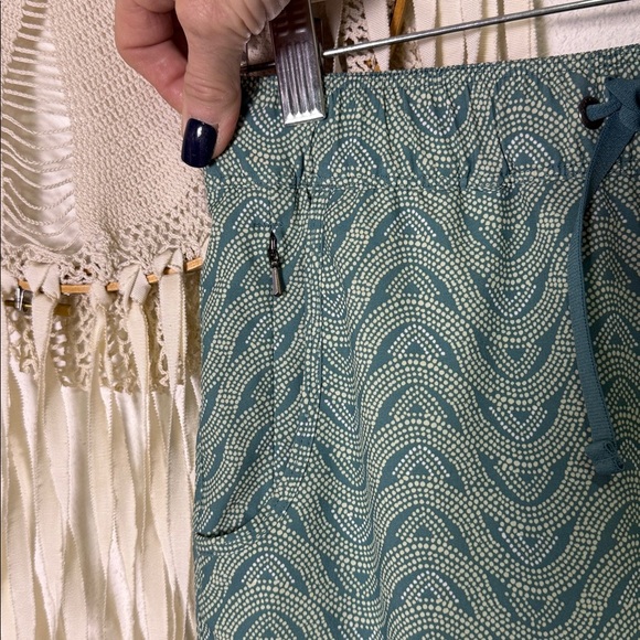 Patagonia Fleetwith Skort in Teal Print size XS - Picture 6 of 16